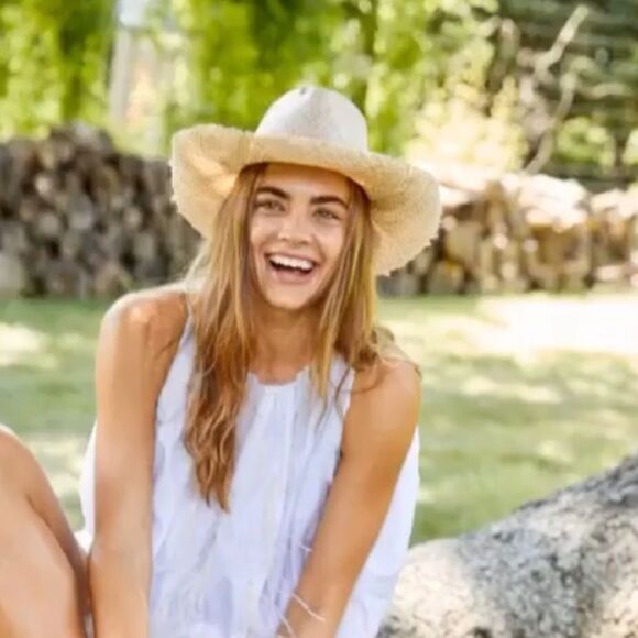 House of Lafayette Tan Straw cowgirl Hat with feathers. - Picture 8 of 11